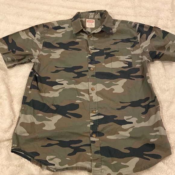 Wrangler button down - Picture 7 of 8